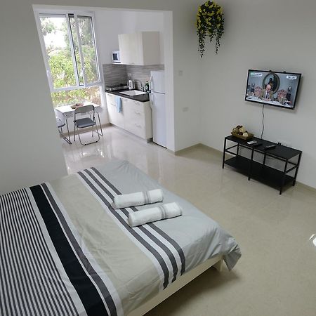 Olga Beach Apartment 28 Хайфа Экстерьер фото