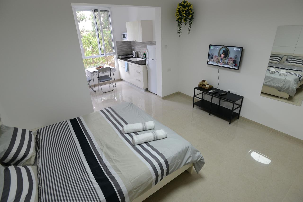 Olga Beach Apartment 28 Хайфа Экстерьер фото