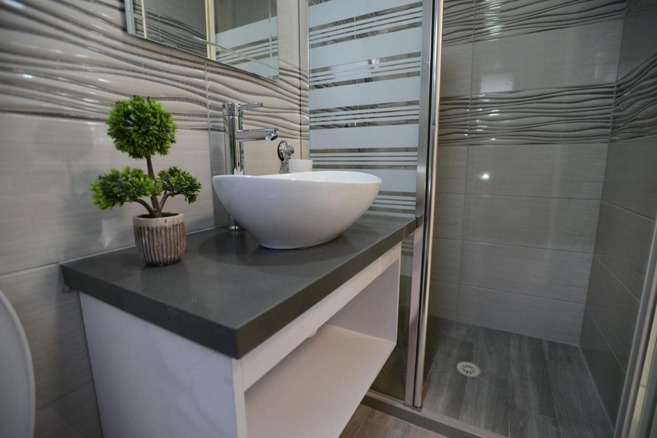 Olga Beach Apartment 28 Хайфа Экстерьер фото